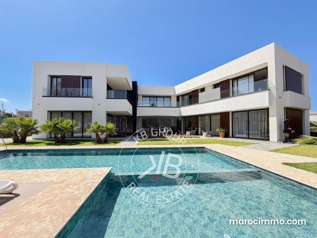 Prestigious 1,700 sqm Villa with Garden and Pool in Souissi, Rabat — Rabat