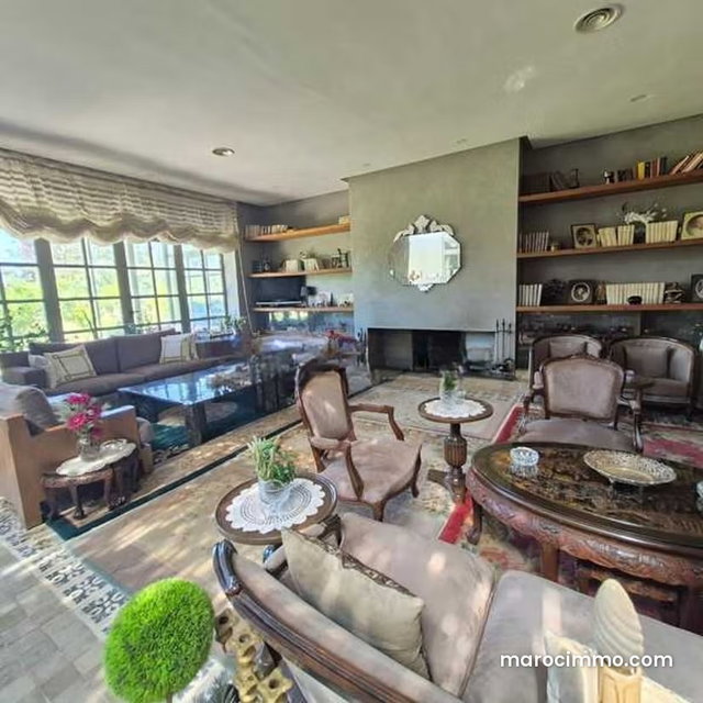 Villa à Vendre de 4969.0 m² à Marrakech, Route De Fes — 3
