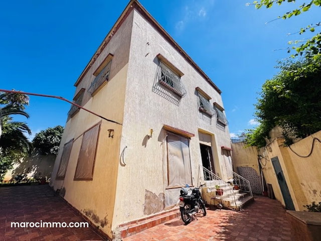 Splendide villa à vendre à Habbous. Superficie 316 m². Places de stationnement et jardin — 3
