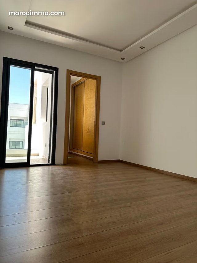 Un grand apt à louer — 5