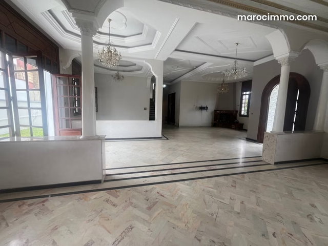4 minutes from CFC, rent a 600 m2 villa in Laymoune area. — 3