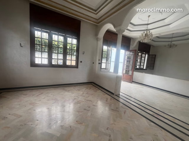 4 minutes from CFC, rent a 600 m2 villa in Laymoune area. — 2
