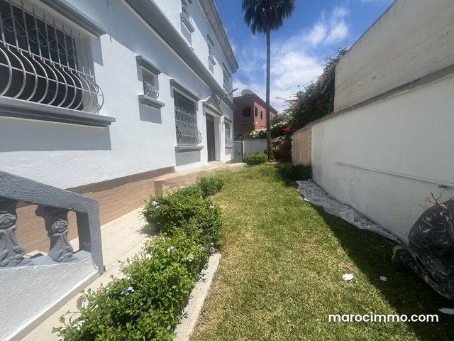 4 minutes from CFC, rent a 600 m2 villa in Laymoune area. — 5