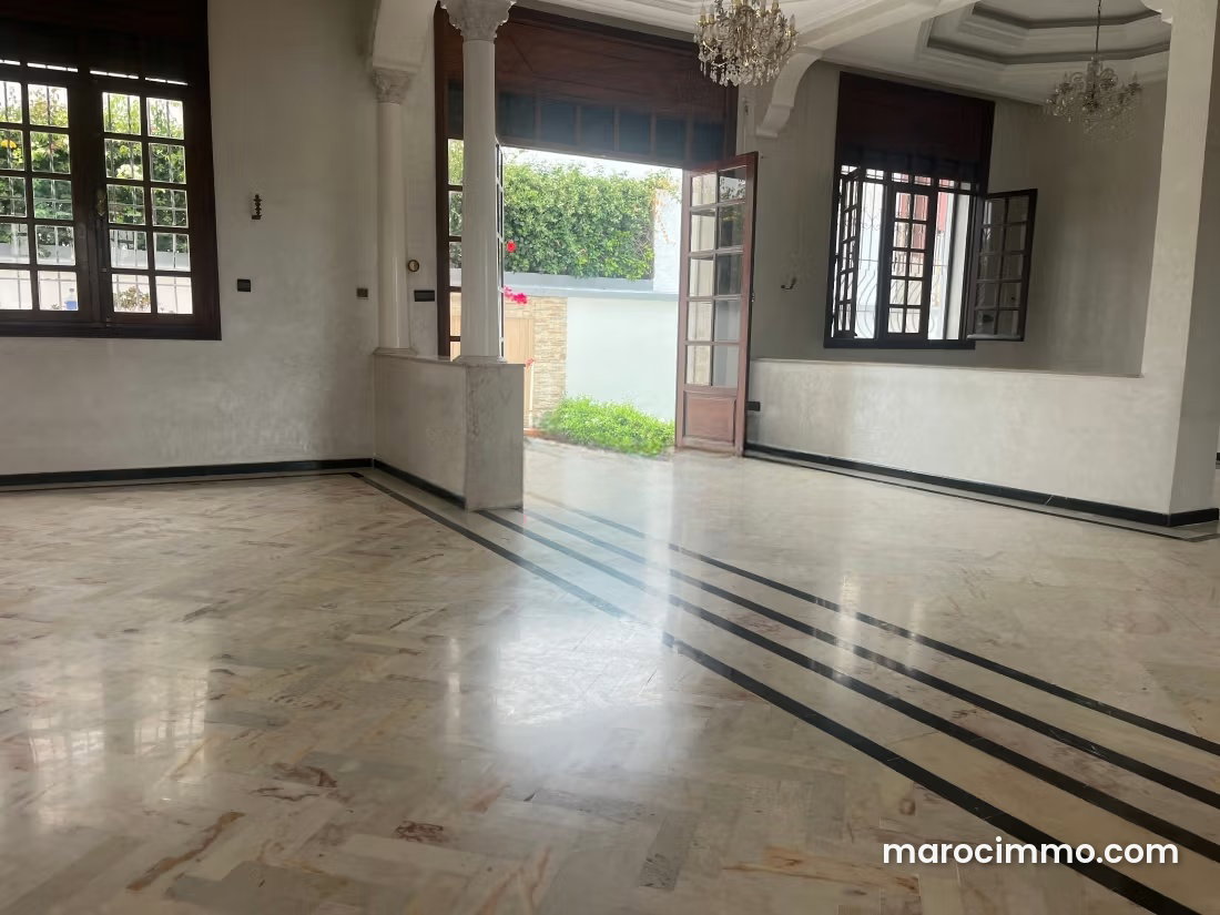Villa à louer à Laimoune, Casablanca, jardin et garage — Casablanca