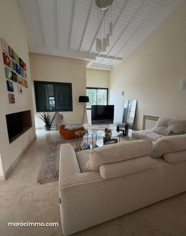 Bouskoura Green City Beautiful Duplex 3 bedrooms and 2 bathrooms. Air-conditioned and fireplace — Bouskoura