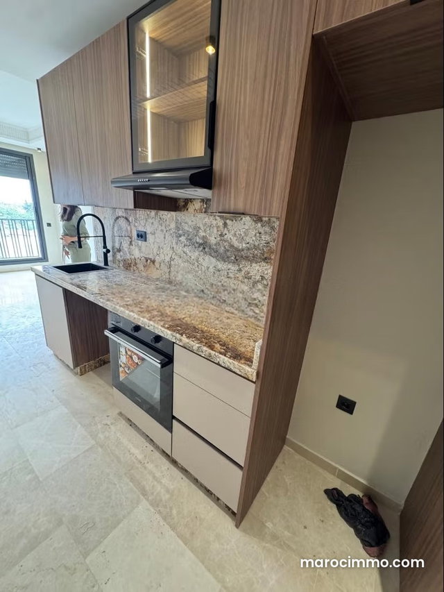 Bel appartement à vendre à Oasis. Surface totale 51 m². Double vitrage et chauffage central — 4