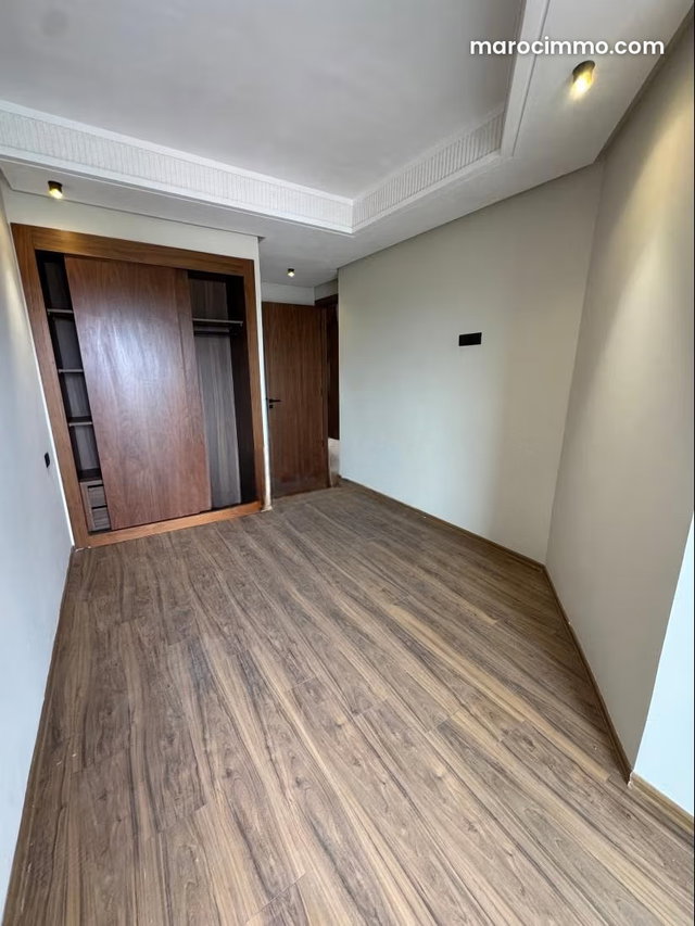 Bel appartement à vendre à Oasis. Surface totale 51 m². Double vitrage et chauffage central — 2