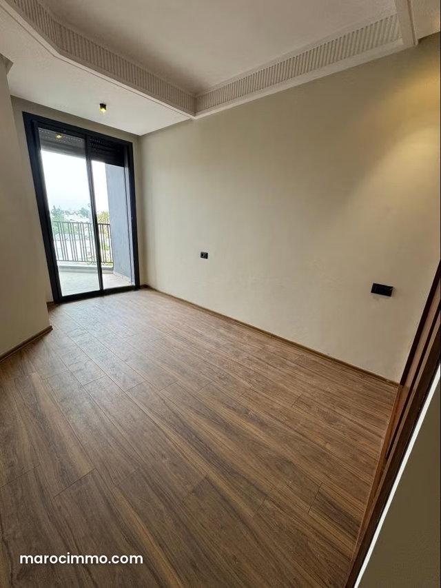 Bel appartement à vendre à Oasis. Surface totale 51 m². Double vitrage et chauffage central — 3