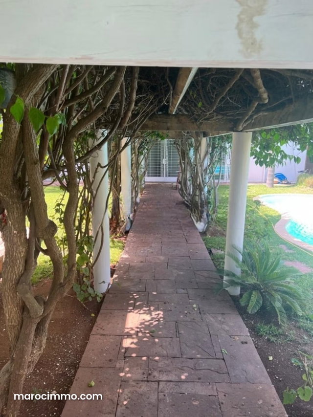 Charming Villa for Rent with Pool — 2