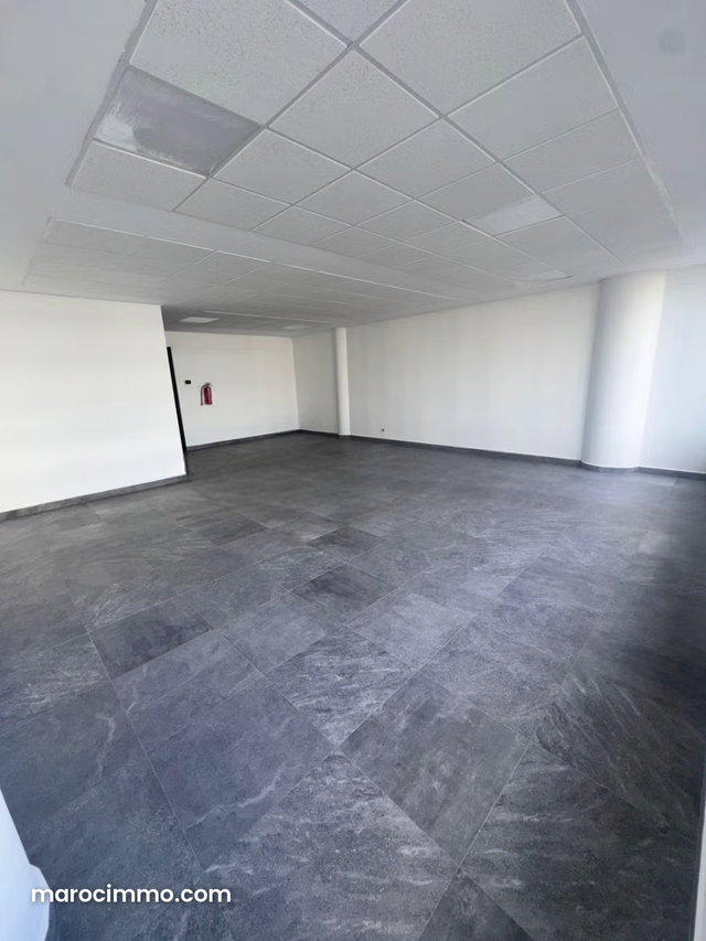 Beaux bureaux à louer à Casablanca Finance City. Surface totale 70 m². Ascenseur — 5
