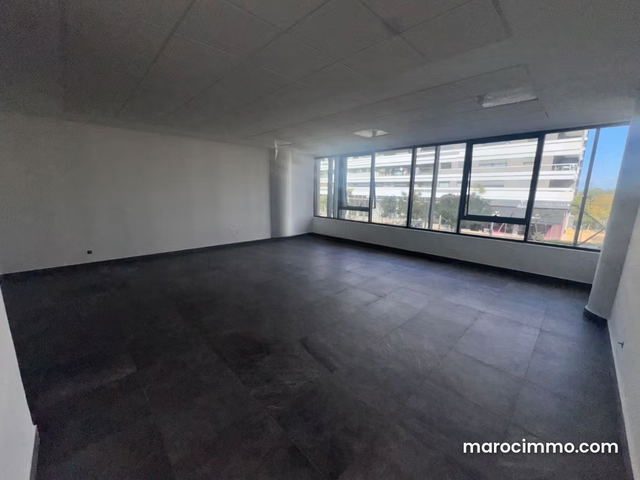 Beaux bureaux à louer à Casablanca Finance City. Surface totale 70 m². Ascenseur — Casablanca