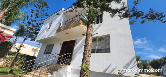 Villa de haut standing à louer à Harhoura. 5 pièces confortables. Porte blindée et vue sur mer — Temara