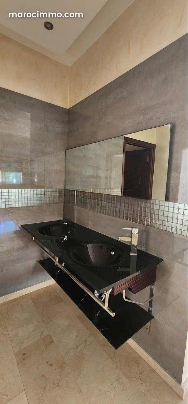 Villa de haut standing à louer à Harhoura. 5 pièces confortables. Porte blindée et vue sur mer — 3