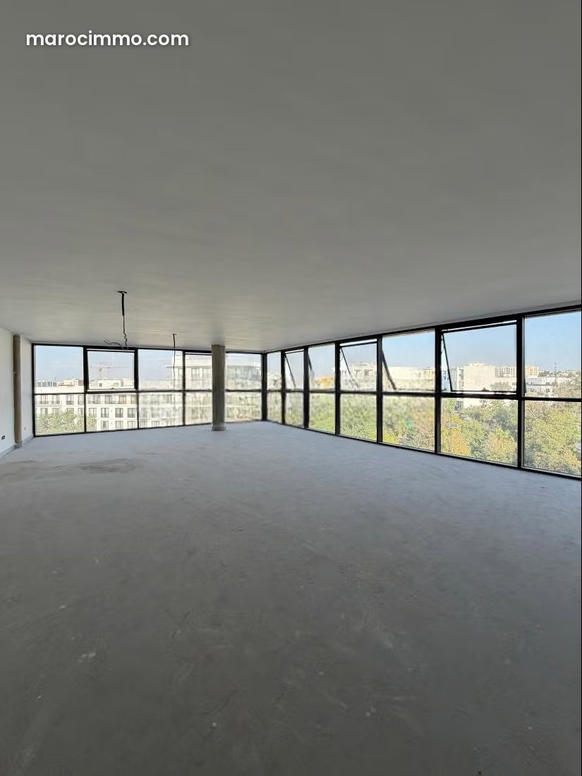128 m² Office in Oasis, Casablanca, Modern Building with Amenities — Casablanca