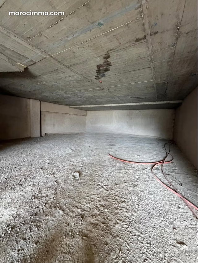 Beautiful Commercial Space for Sale in Oasis — 2