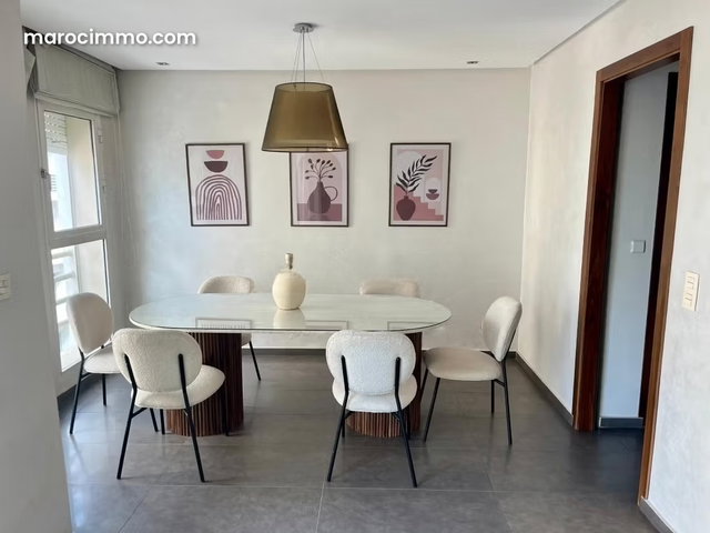 Bel appartement en location à Racine. Surface totale 128 m². Bien meublé — 3