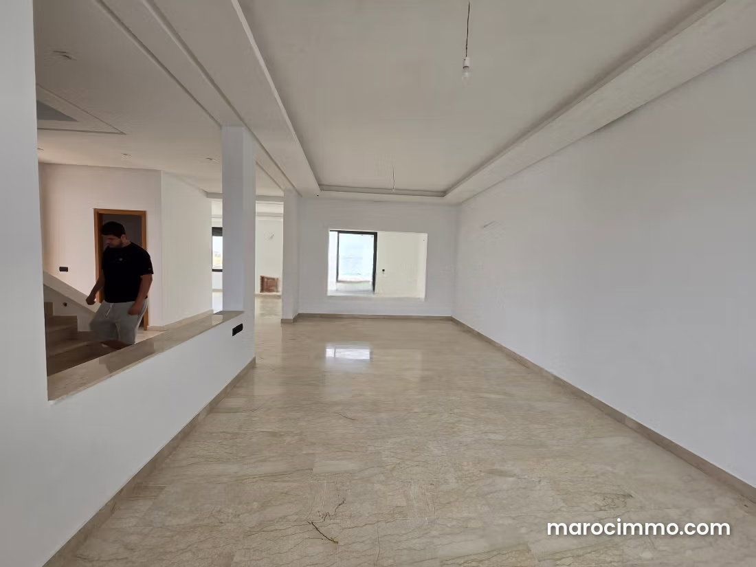 Villa 685 m² vue mer, Dar Bouazza, résidence sécurisée avec jardin — Dar Bouazza