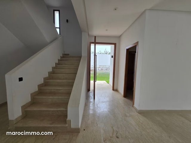 Villa de luxe à vendre à Dar Bouazza. 4 chambres agréables. Belle terrasse et jardin — 5