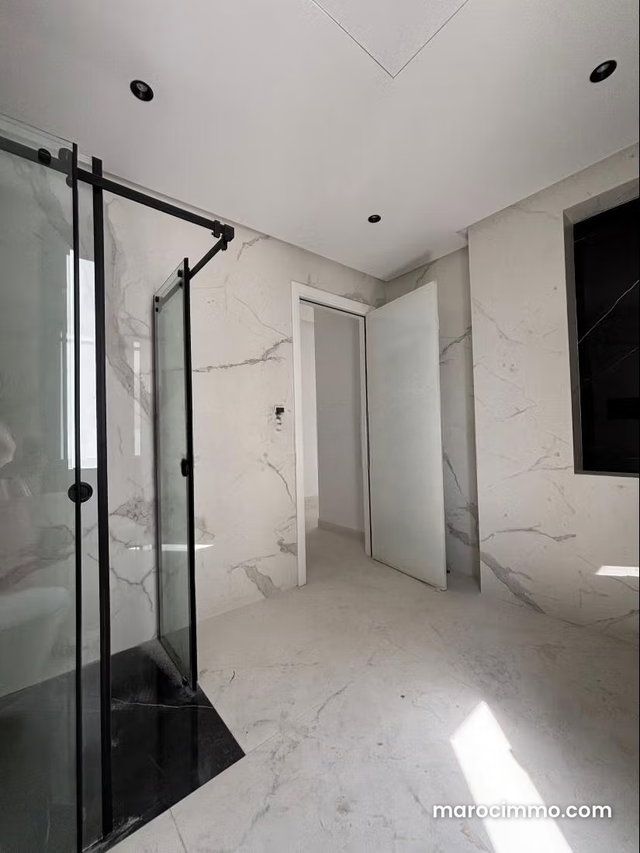 Bel appartement à vendre à De La Plage. 2 belles chambres. Places de stationnement et terrasse — 5