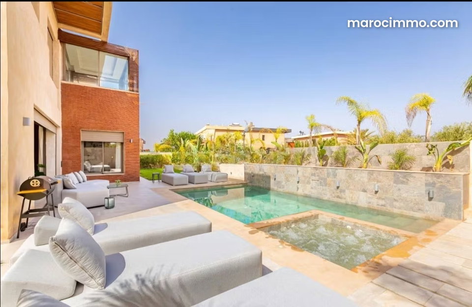 Villa de Prestige, vendue Meublée, avec Piscine & Hammam