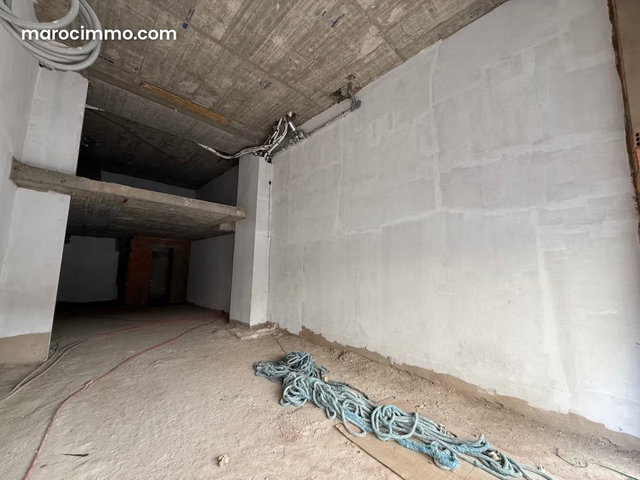 En Vente: Locaux commerciaux entre 81 35 m et 95 35 m au Coeur du quartier Gauthier sur Bv à fort Achalandage — 2