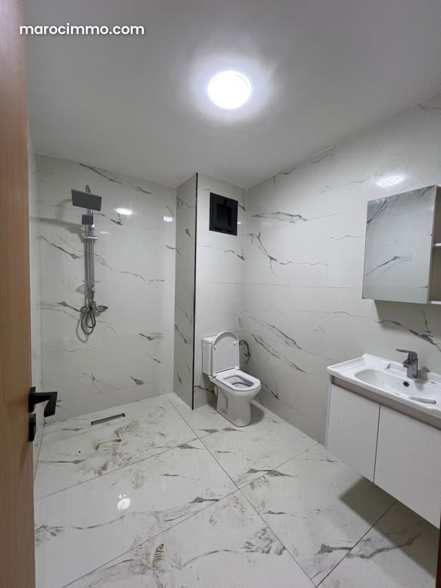 Appartement en location à Riad Oulad Mtaa. 3 belles chambres. Terrasse et ascenseur — 2