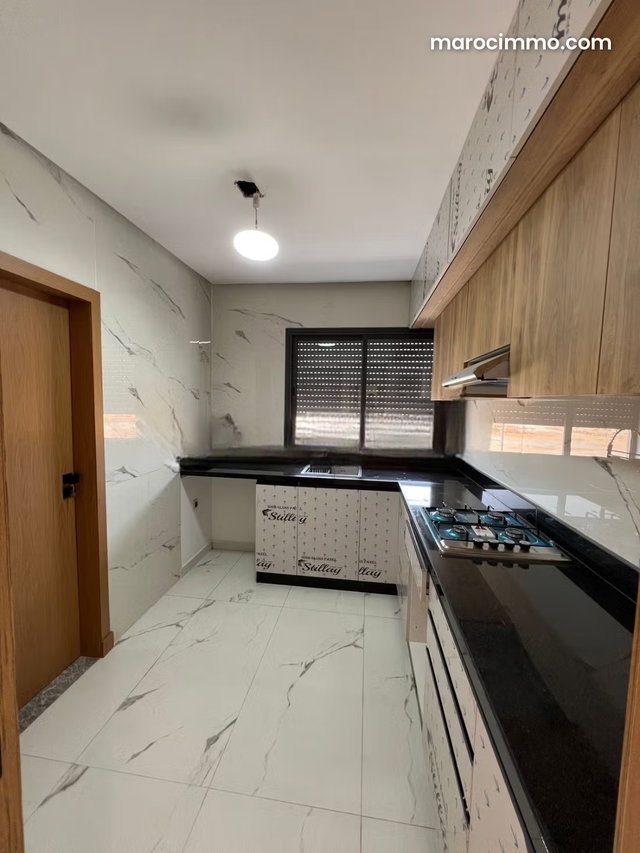 Appartement en location à Riad Oulad Mtaa. 3 belles chambres. Terrasse et ascenseur — 5