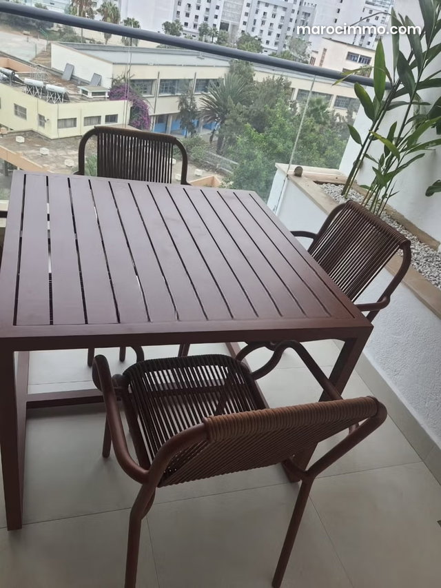 Furnished Studio with Terrace for Rent in Borgougne — 2