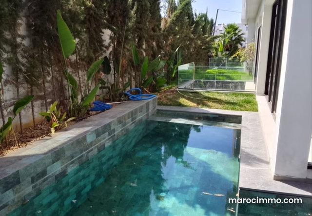 Location villa de luxe à Ain Diab. 5 grandes pièces. Double vitrage et chauffage central — 2