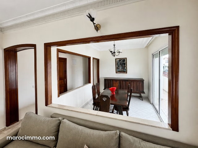 Appartement meublé à louer sur Hôpitaux 100 m² — 3