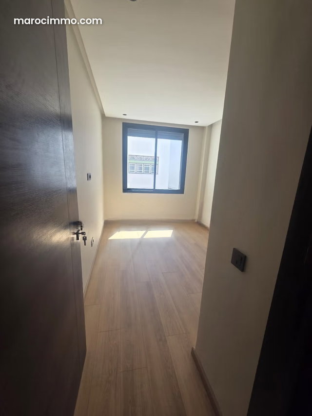Studio à Louer Quartier des Hôpitaux vide — 3