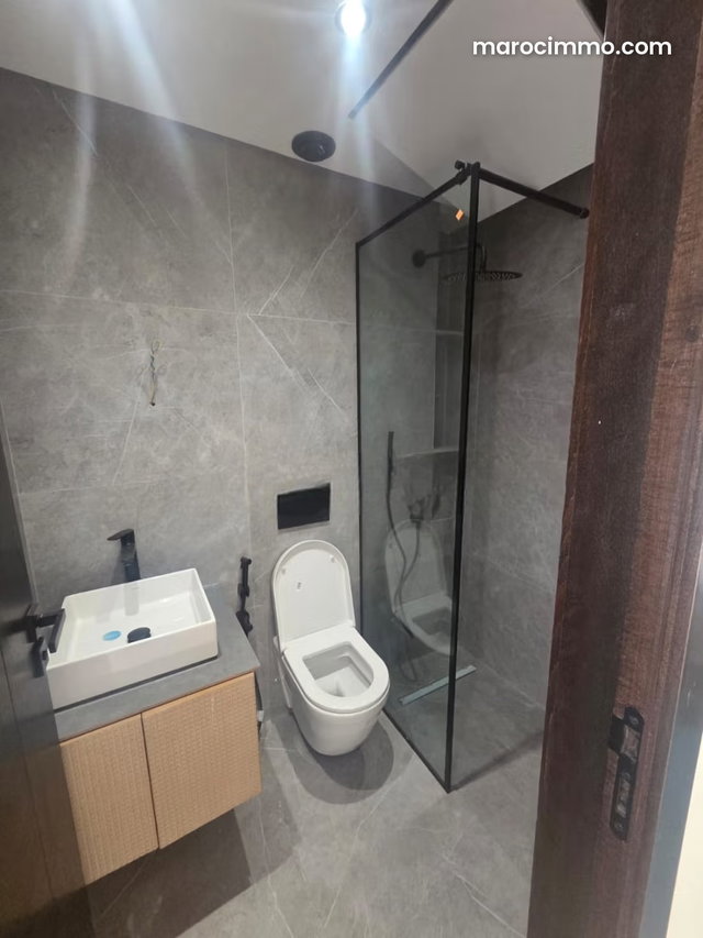 Studio à Louer Quartier des Hôpitaux vide — 5