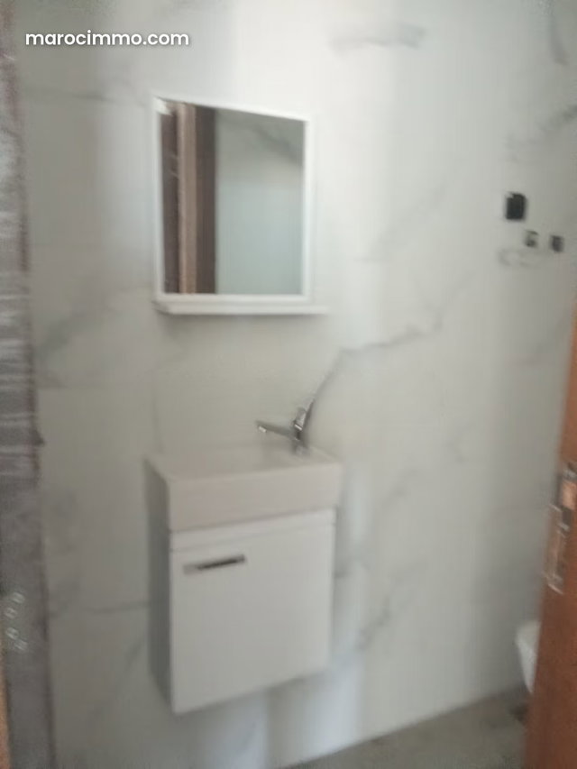 Location de bureaux à Nahda 1. Surface de 64 m². Fenêtres avec double vitrage et porte blindée — 3