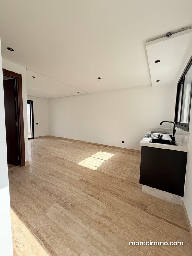 Bel appartement en location à Belvédère. 1 Pièce. Avec ascenseur et terrasse — 3