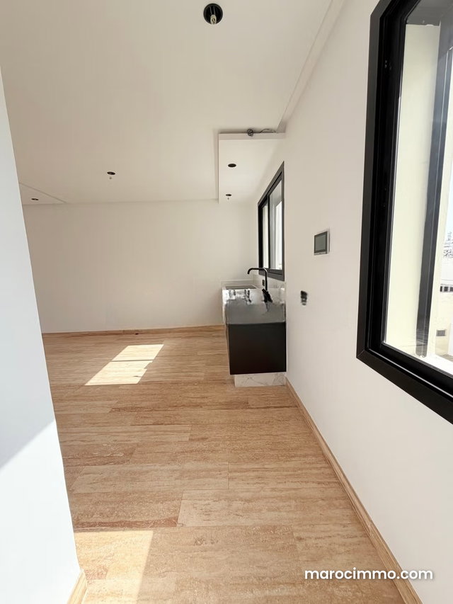 Bel appartement en location à Belvédère. 1 Pièce. Avec ascenseur et terrasse — 2