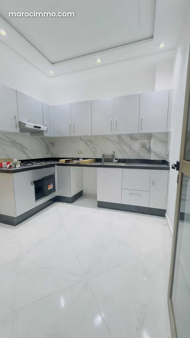 Superbe appartement à louer à Marjane. 3 pièces. Système de climatisation — Tanger