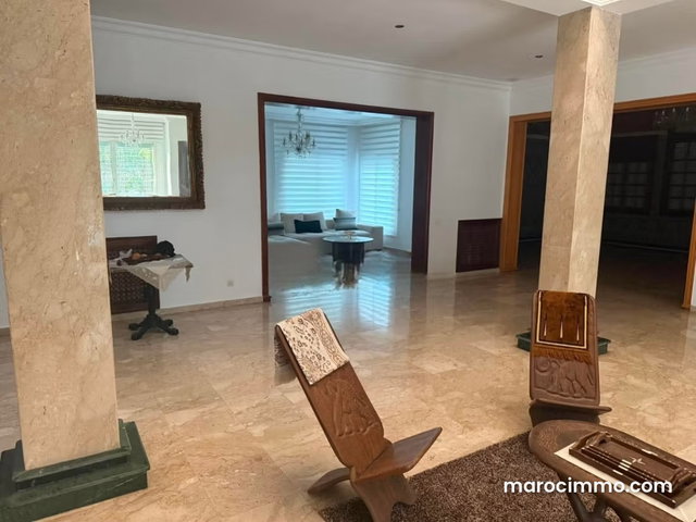 Villa a louer a souissi — 2