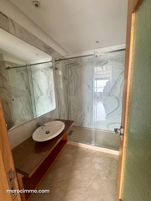 Location d'un appartement à Gauthier. Surface totale 160 m². Fenêtres avec double vitrage et porte blindée — 4