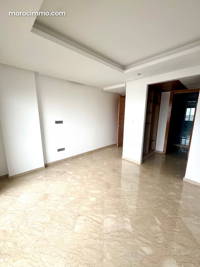 Location d'un appartement à Gauthier. Surface totale 160 m². Fenêtres avec double vitrage et porte blindée — 2