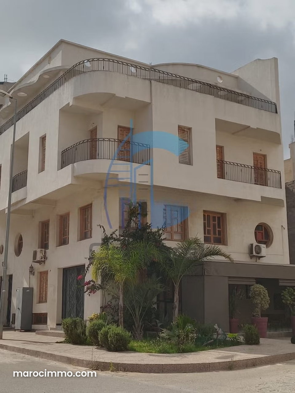 Immeuble commercial avec restaurant en activité – Bouskoura Oulad Saleh – À 10 min de Casablanca