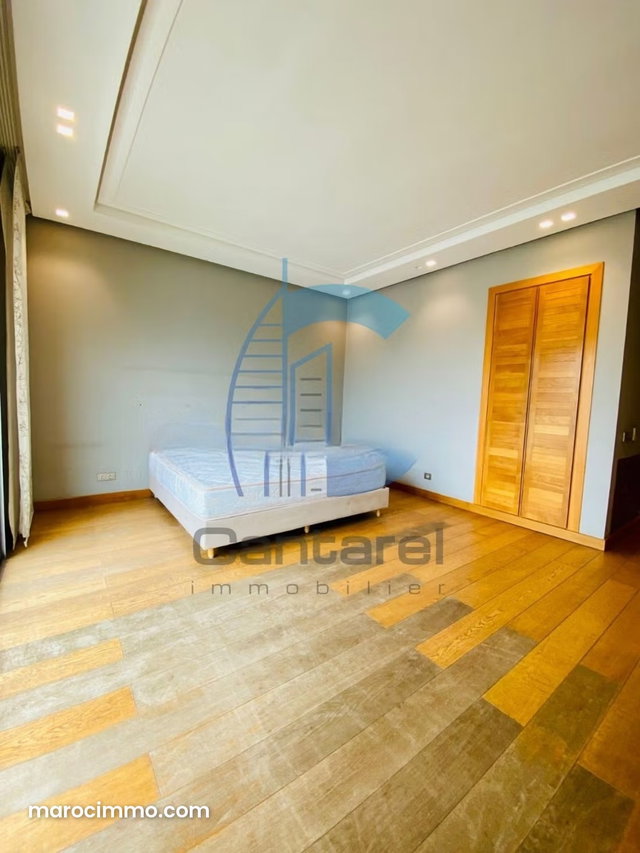 Villa de standing à la vente Quartier Oasis 15 000 000 dhs — 3