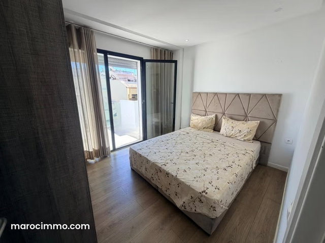Bel appartement duplex en location ou à la vente à Triangle d'Or. 2 chambres. Meublé — 4