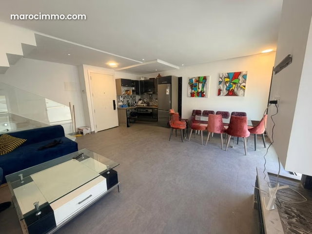 Bel appartement duplex en location ou à la vente à Triangle d'Or. 2 chambres. Meublé — 2