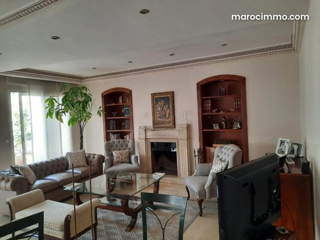 Apartment for Sale in Triangle d'Or, 3 Bedrooms — 3