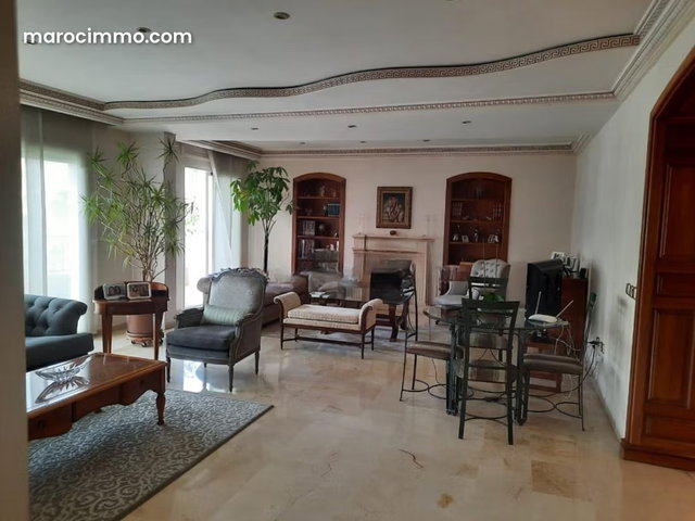 Apartment for Sale in Triangle d'Or, 3 Bedrooms — 2