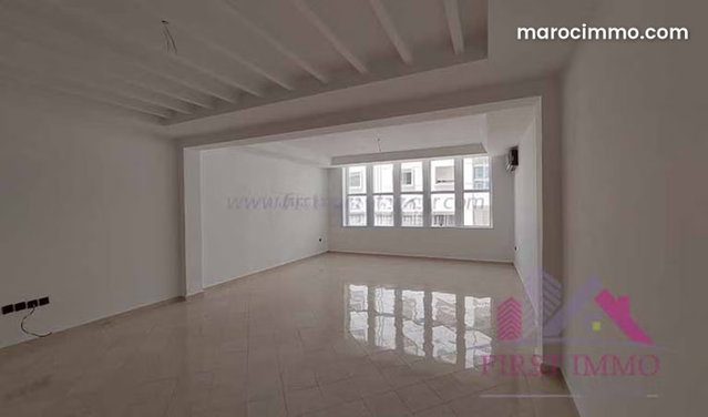Spacieux appartement en plein centre ville a louer — 2