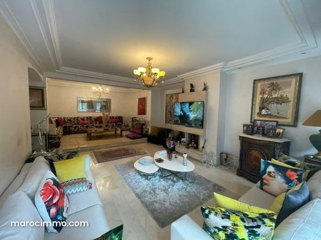 Très bel Aparrtement 260 M2 avec terrasse Racine — 2