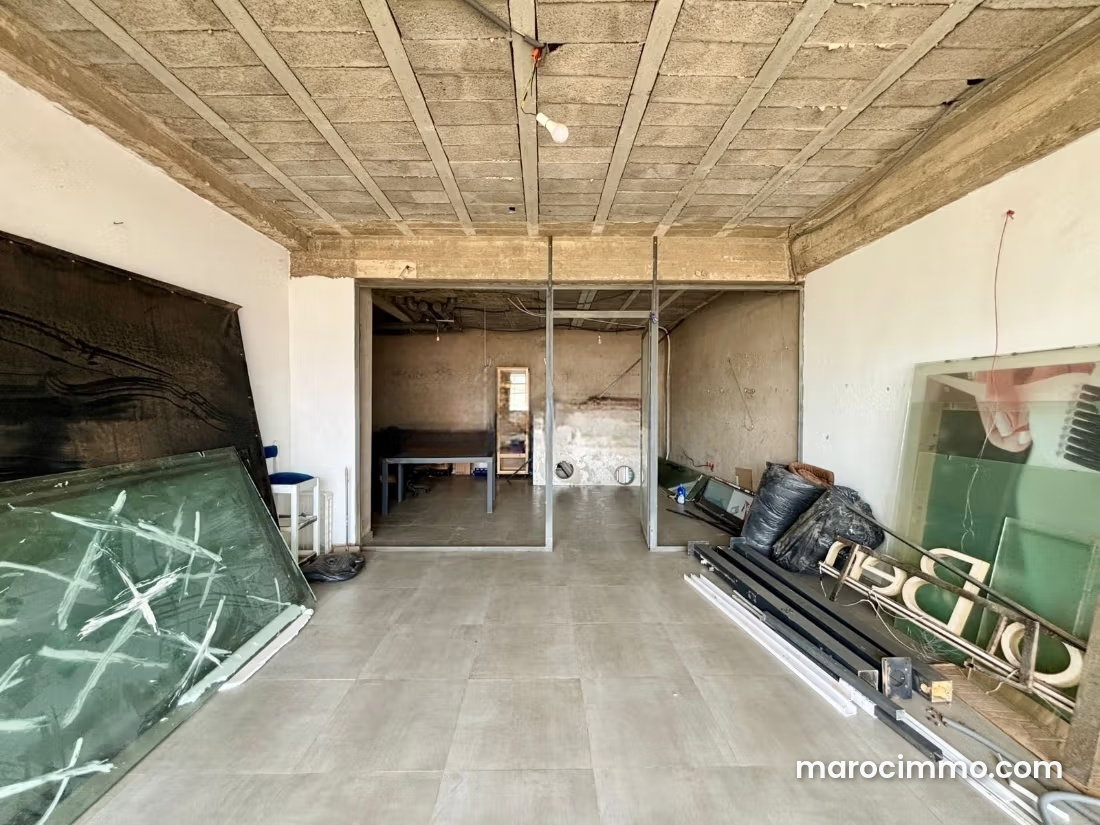 Local commercial 73 m², Dar Bouazza, forte visibilité — Dar Bouazza