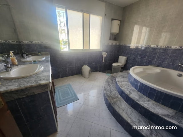 Villa de luxe à vendre à Dar Bouazza. Surface totale 230 m². Bien meublé — 4