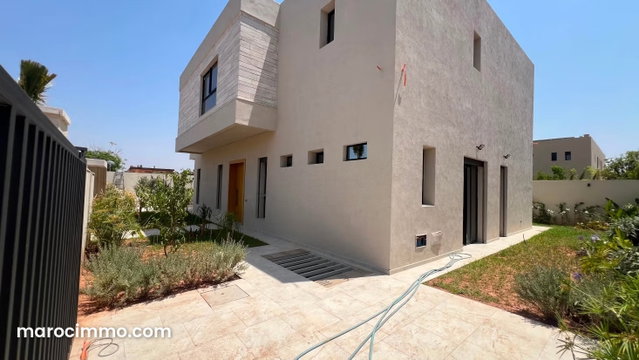 Exceptional New Villa with Overflowing Pool — 2